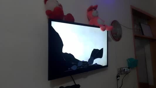 Samsung 32 smart led screen damage model ua32f5500