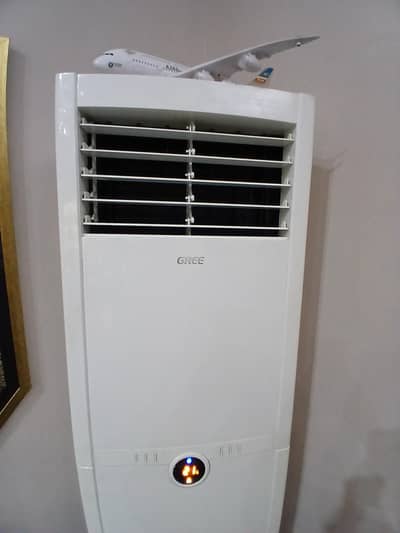 Gree 2 ton cabnet for sale