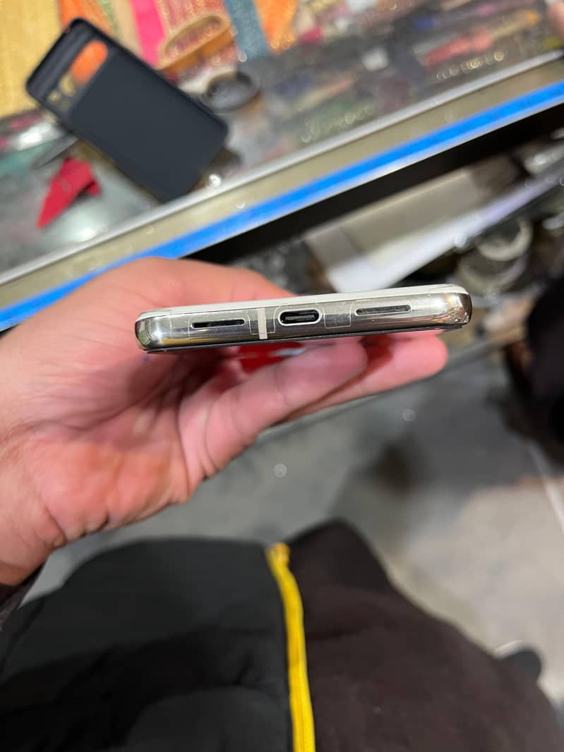 Google Pixel 8 Pro 4