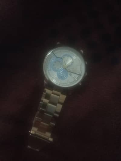 smaker watch golden color