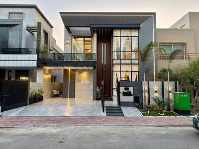 A BEAUTIFUL 10 MARLA HOUSE FOR SALE IN HUSSAIN BLOCK SECTOR C BAHRIA TOWN LAHORE