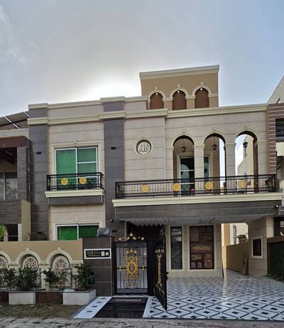 10 Marla Like New House For Rent In Bahria Town Lahore