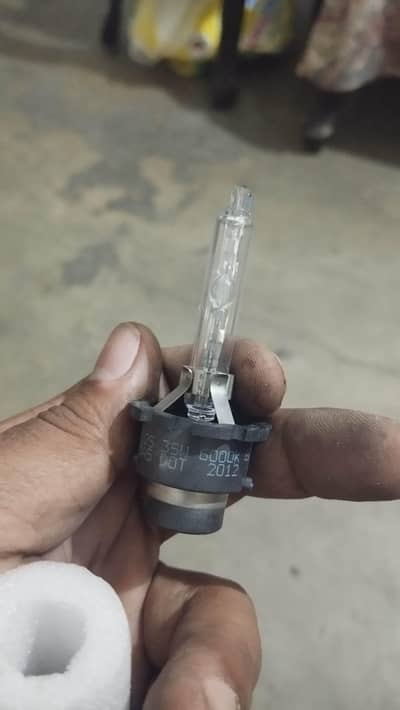 Lexus or Toyota HID Light 1 piece Only