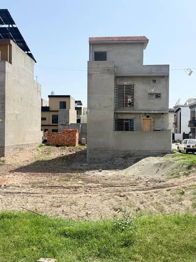 Prime Location 5 Marla Residential Plot In Park View City - Tulip Overseas Is Available