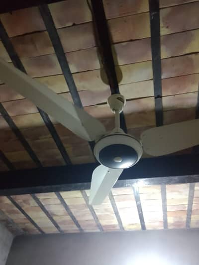 Al Miraj Celling Fan for Sale Condition 10/9 with reasonable Price