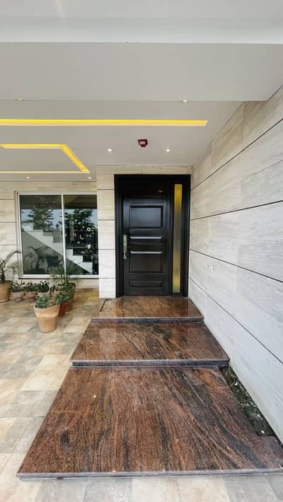 1 Kanal Beautiful House Available For Rent