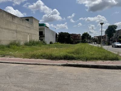 Exclusive 18 Marla Paid Corner Plot Near Masjid & Park Phase 3