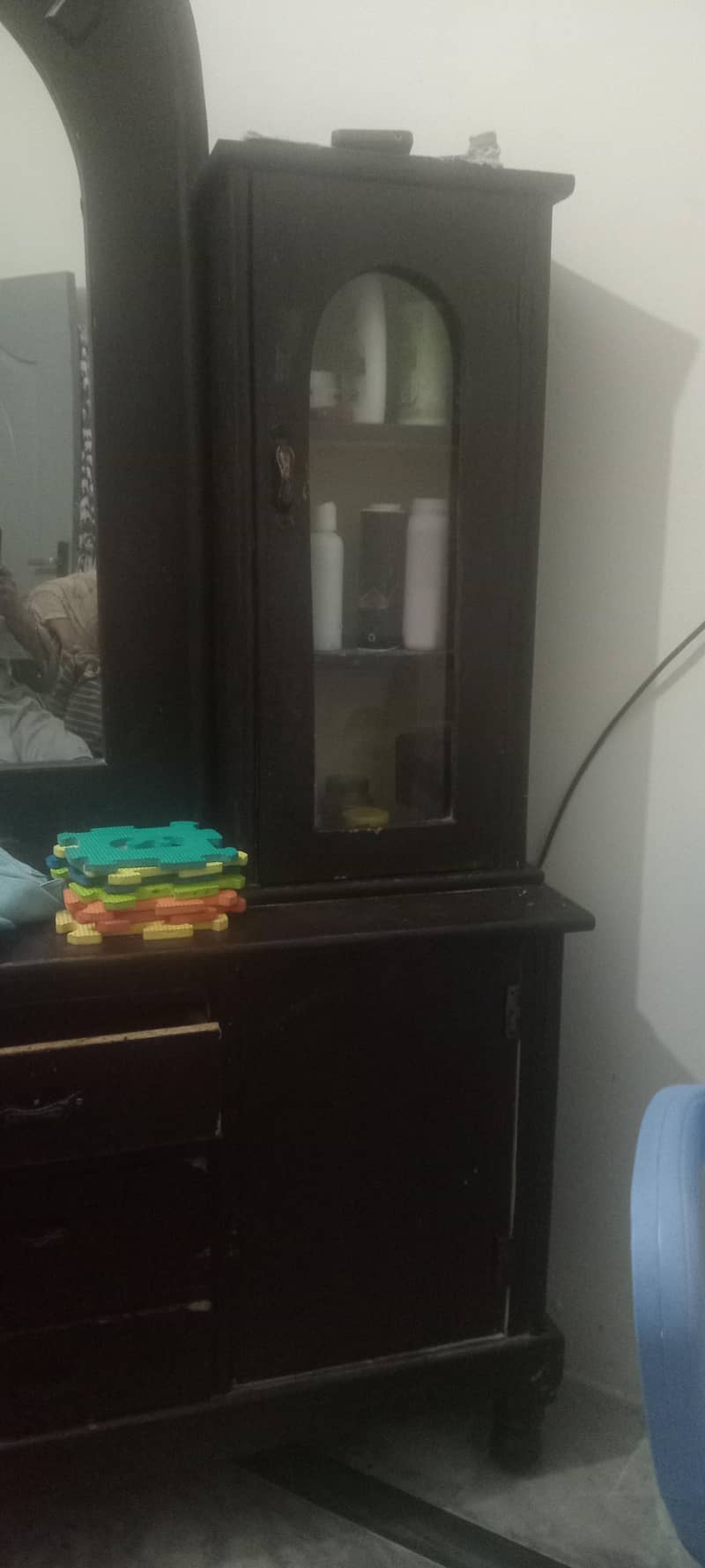 double bed with dressing table 4