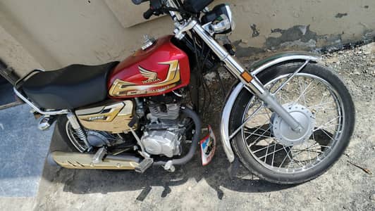 Honda 125s Red Gold Edition