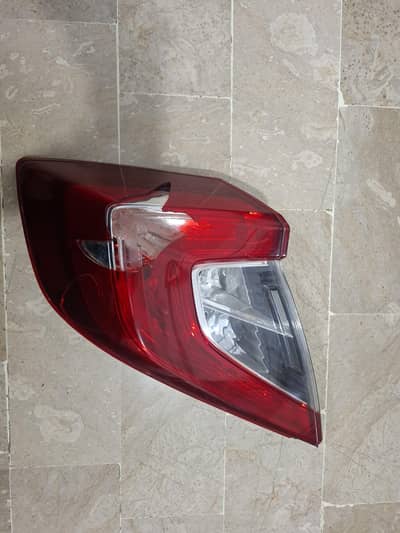 civic 2018 genuine  left side back light just cover crack