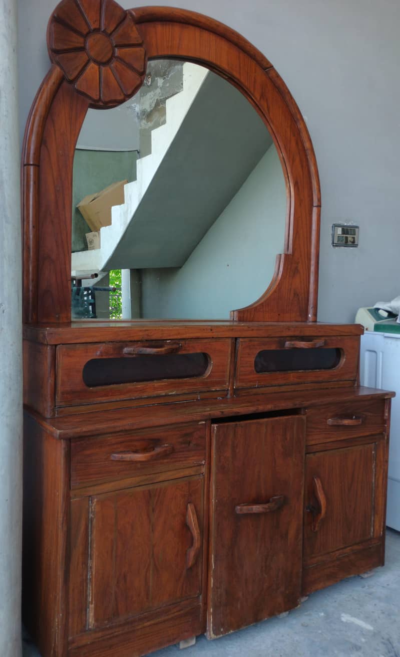 DRESSING TABLE . . . . 0