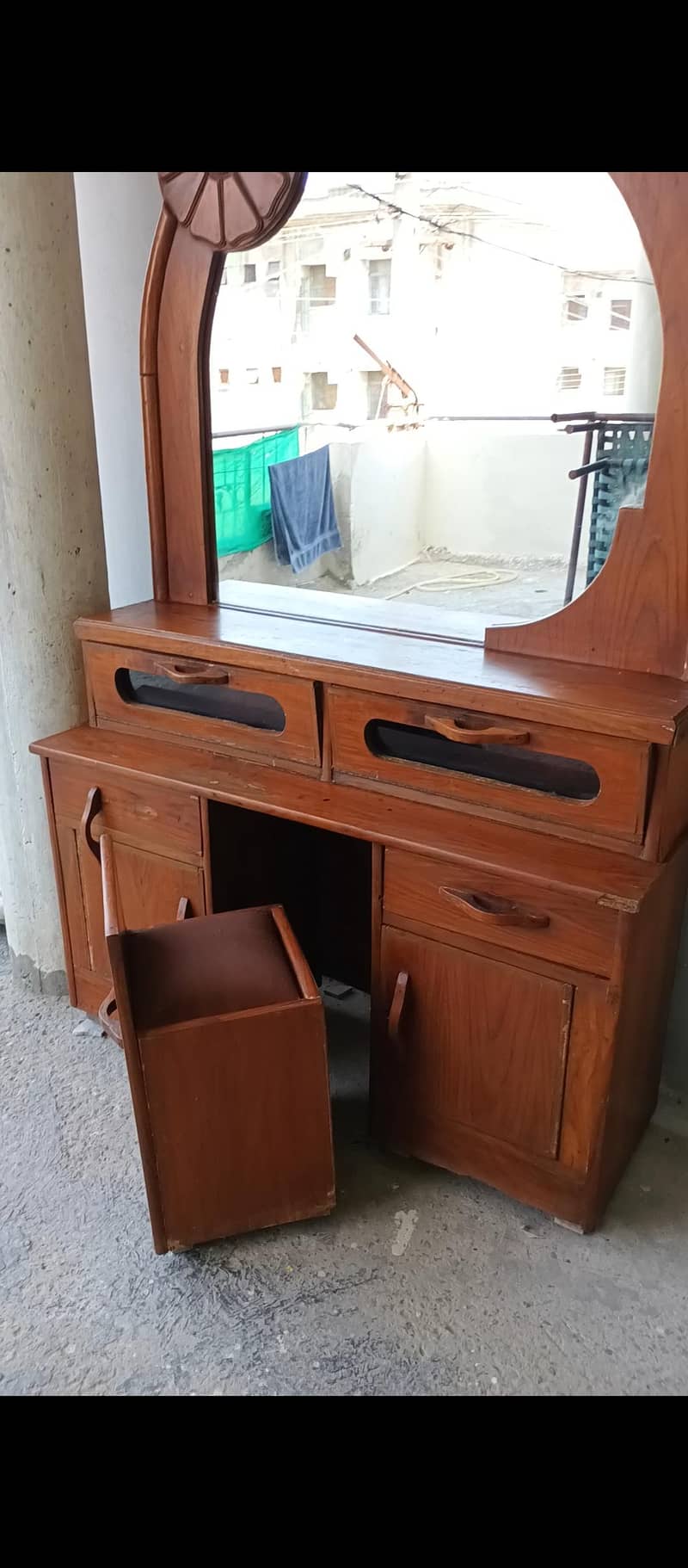 DRESSING TABLE . . . . 1