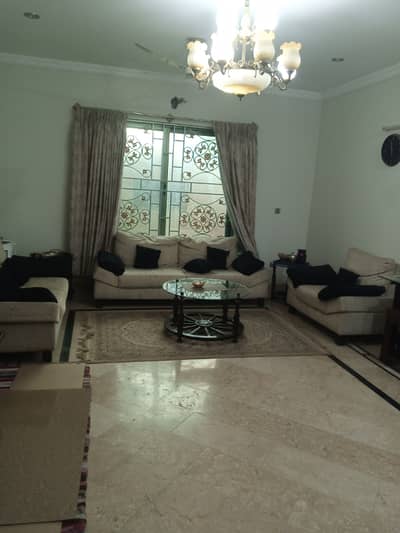 G-13 Kanal Open Basement Separate Gate Meters Separates.