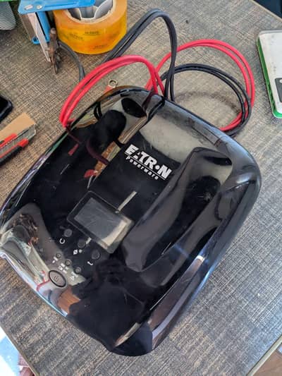 EATR. N 2000 Watt Ups. Dubbal battery