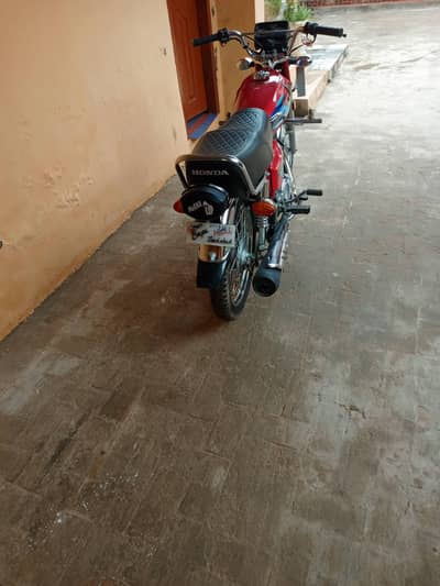 honda 125 2023 model sticker 24 ka hay total jenion hay