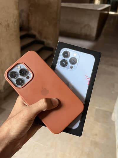 IPhone 13 pro factory with box