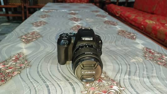 Canon 200D DSLR Camera with Lens Excellent Condition