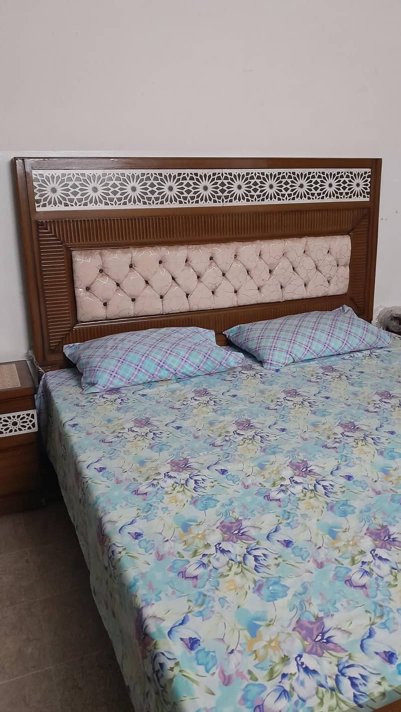 bed with side tables 0