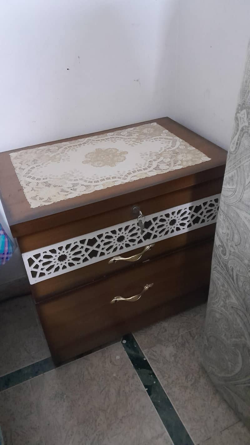 bed with side tables 3