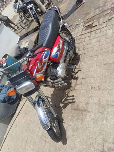 HONDA 125   2022 Ka Model Hai Karachi namber