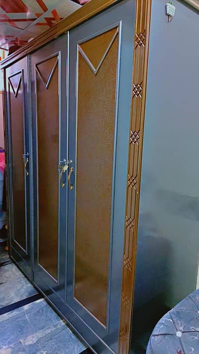 Selling used furniture in mint condition