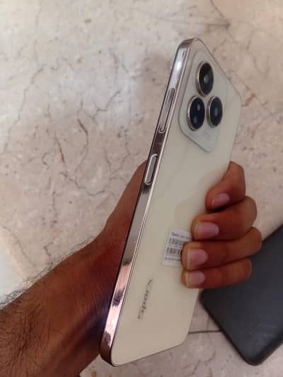 Sparx Ultra 8 Pro (8GB+256GB) – Excellent Condition – Box & Charger