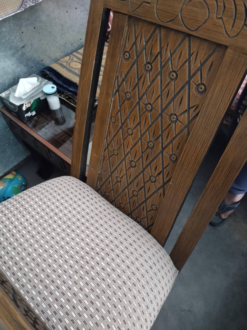 dining table with six chair 4