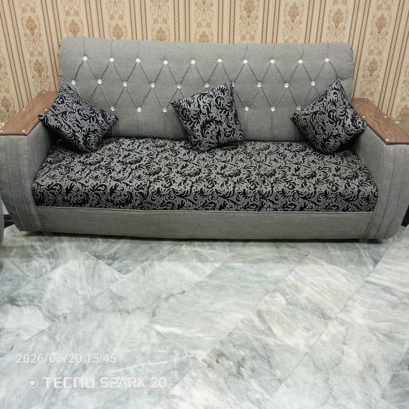 selling sofa set 0
