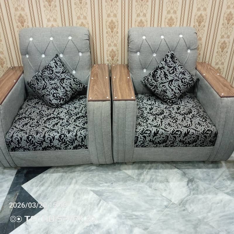 selling sofa set 1