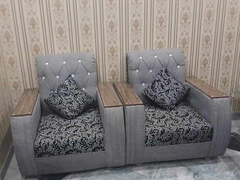 selling sofa set 3