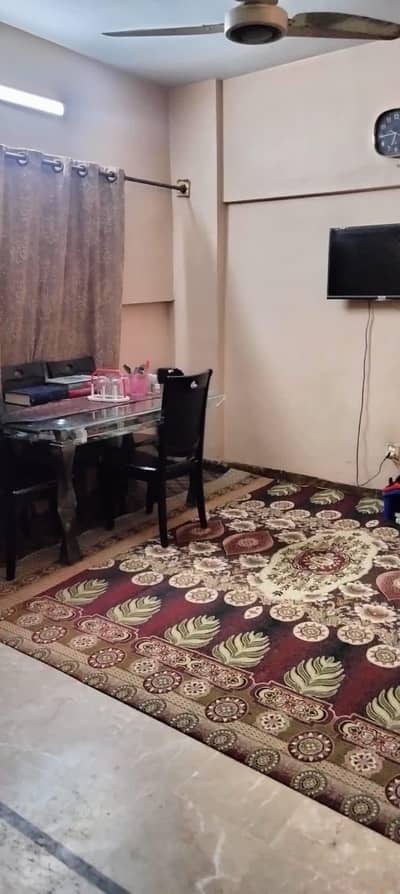 2nd floor 2 bed lunch flat available for sale