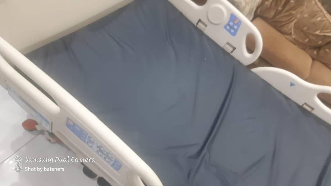 FULLY ELECTRIC BED 0