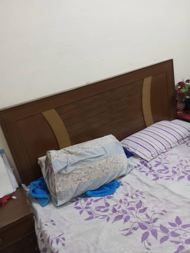 Bed Set With side table and dressing table 2