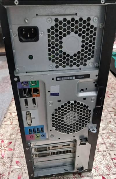 HP Z240 WITH XEON PROCESSOR