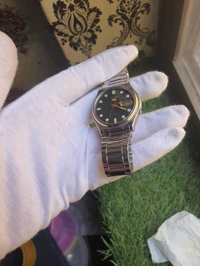 seiko 5 black big dail