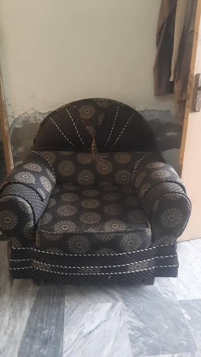 SStylish 5-Seater Sofa Set for Sale – Excellent Condition, Best Deal.