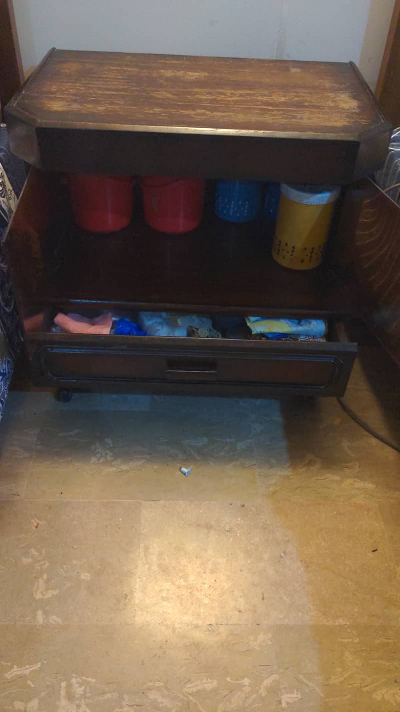 TV table / bed side table 3