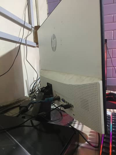 HP MONITOR BORDERLESS THIN