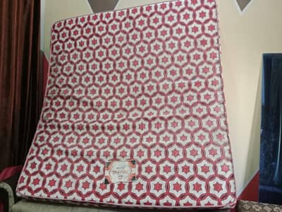 King size 8inch Mattress  h  No folding  Merit foam branding size