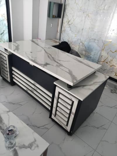 Office Table/ Office table for sale / executive table