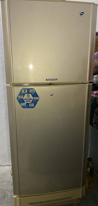 Fridge avilable price munasib ho jaygi 50k se kam waly rabta na kry