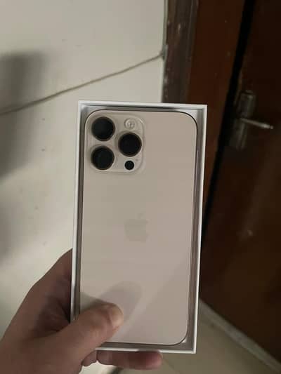 I am selling iphone 16 pro max 256 gb jv