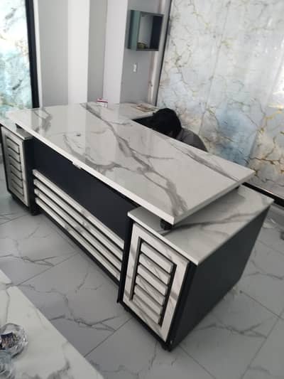 executive table / Office table for sale/ Office table