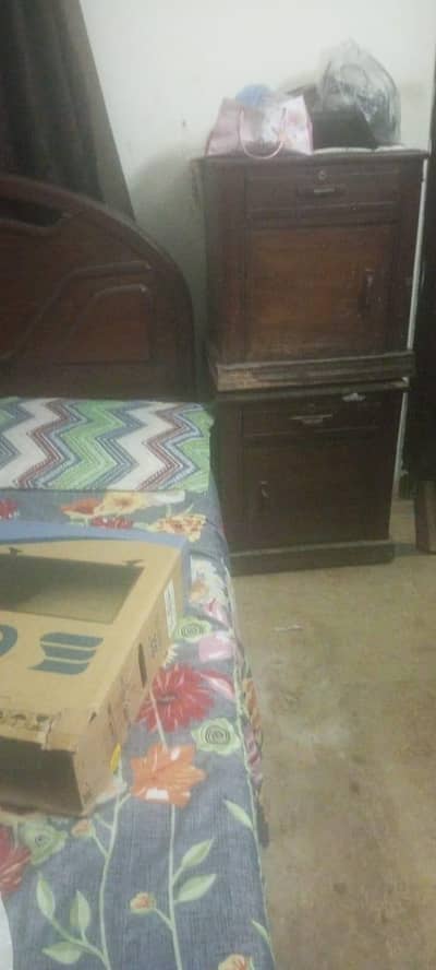 dubble bed for sale side table