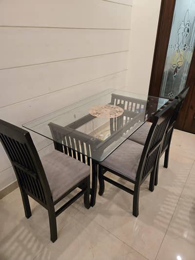 Dinning table with 6 chairs