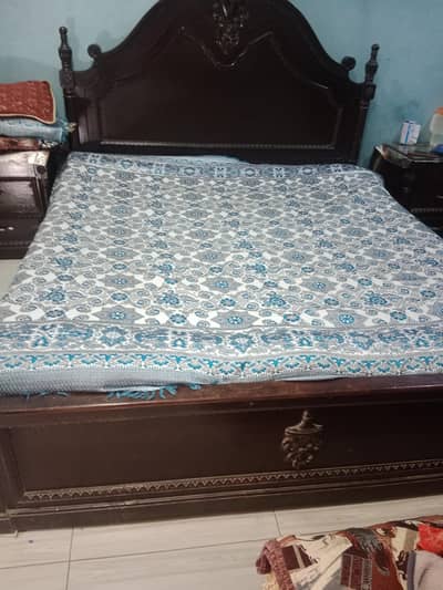 king bed with 6 inches molty foam matress