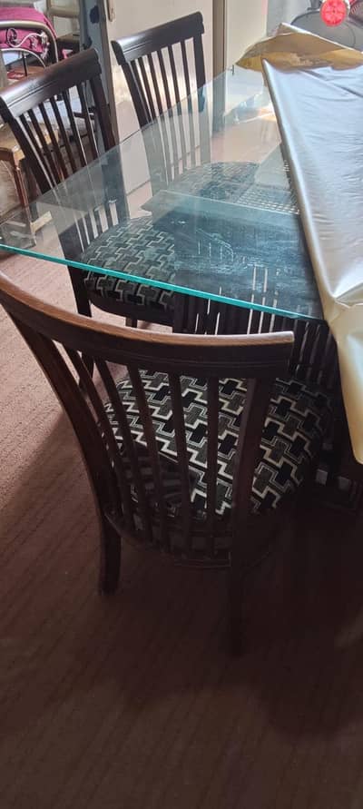Excellent Dining Table with 6 chairs with Glass Top