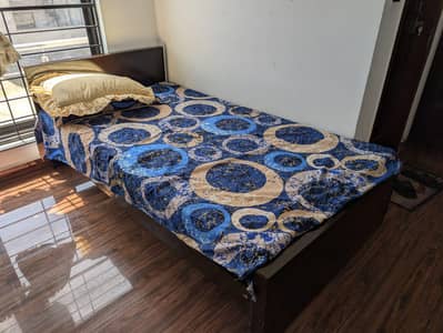 2 single beds with 2 almost new mattress