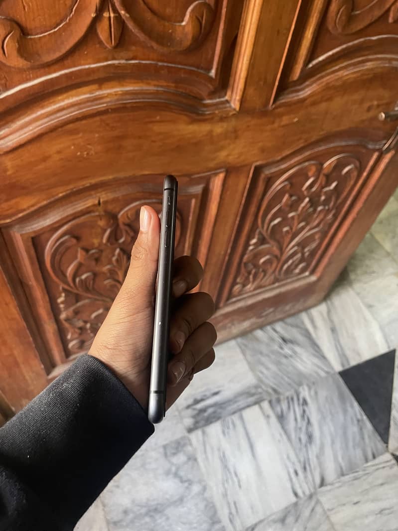 Iphone 11 mint condition 5