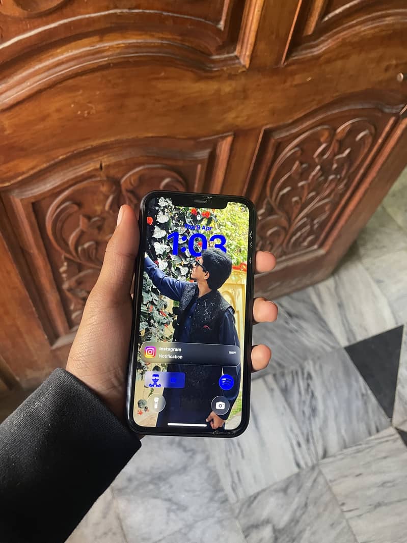 Iphone 11 mint condition 2